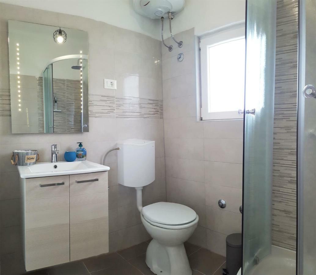 Apartment Svilan - Terrace With Sea View And Nature Zecevo Exterior photo